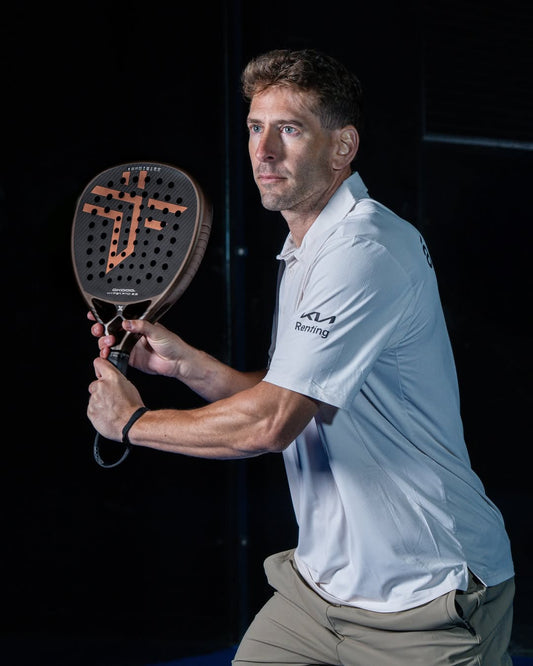 Alex Ruiz a jogar com a raquete de padel OXDOG Hyper Pro 2.0 2026